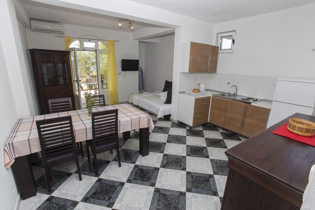 Apartments Damjanovic มาคาร์สกา ภายนอก รูปภาพ